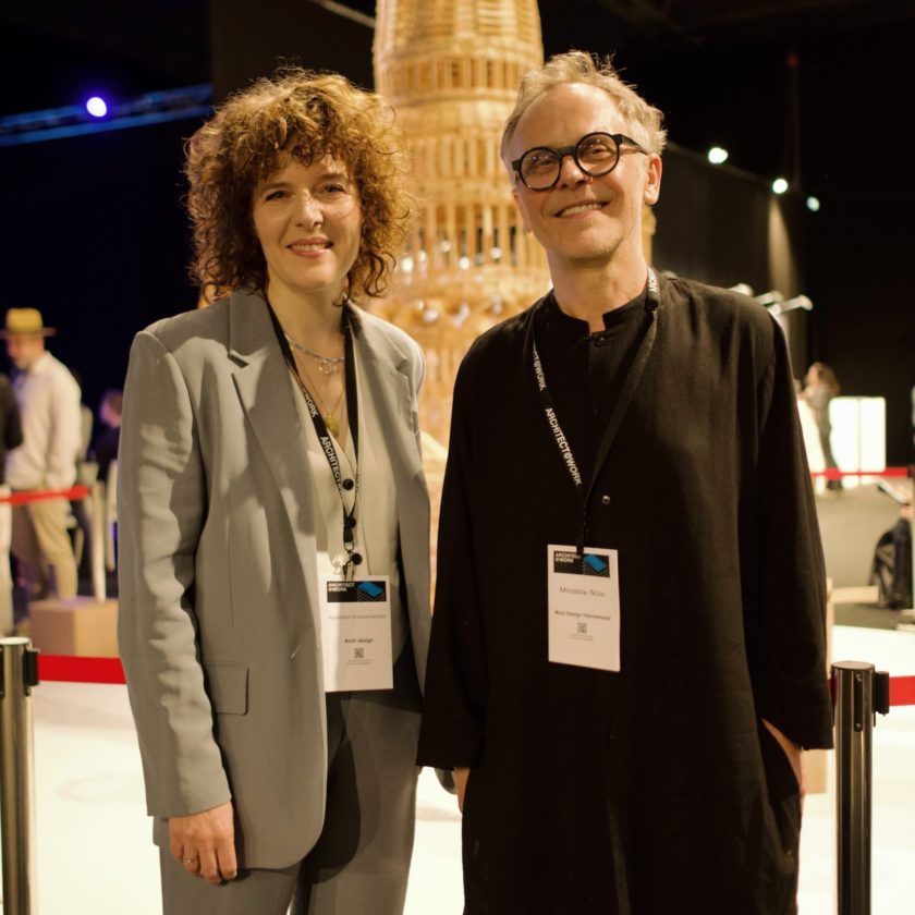 Agnieszka Gruszczyńska-Hyc i Mirosław Nizio pozują do zdjęcia na konferencji ARCHITECT@WORK.
